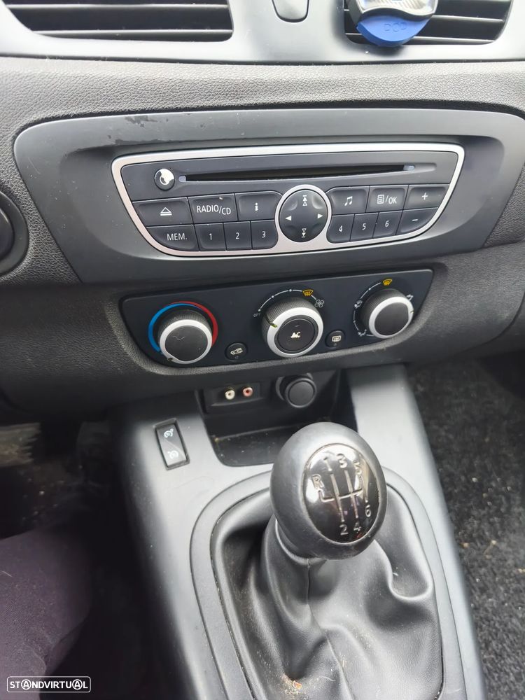 Renault Scénic 1.5 dCi Dynamique S - 4