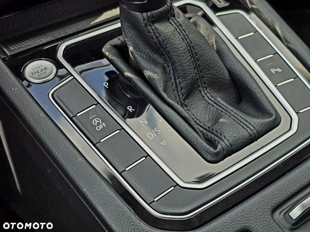 Volkswagen Passat - 12
