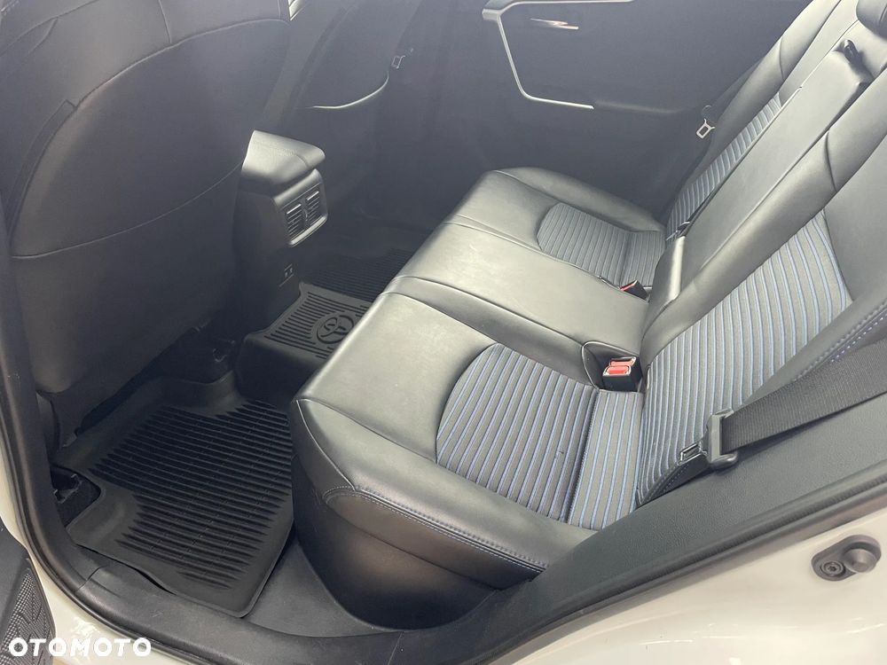 Toyota RAV4 2.5 Hybrid Black Edition by JBL 4x4 - 10