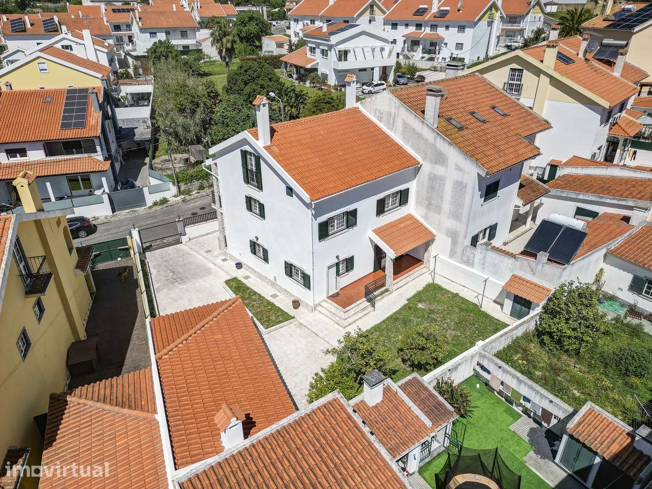 Maravilhosa Moradia T3+1 na Baratã, Mem Martins, Sintra, junto à A16 C - Grande imagem: 2/25