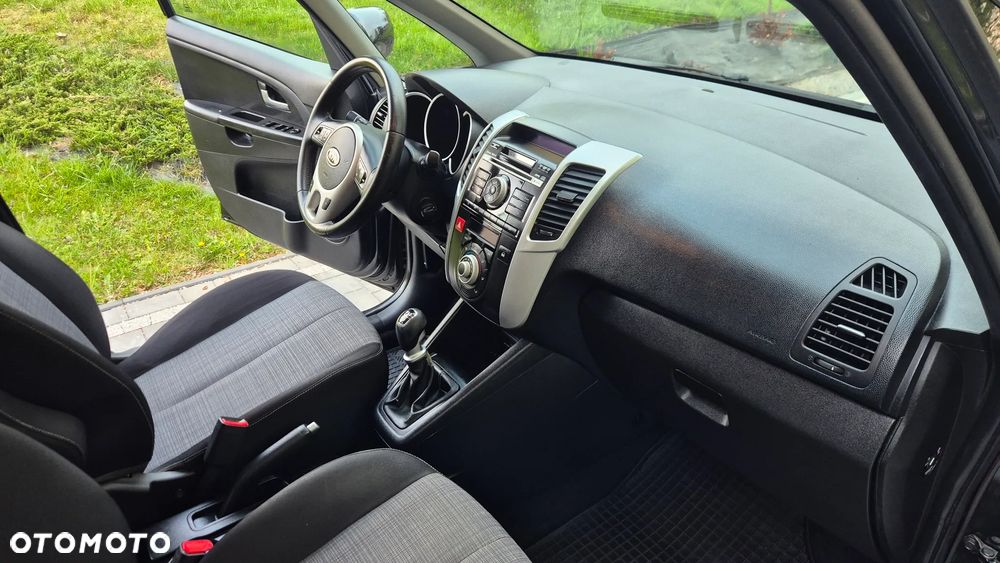 Kia Venga 1.4 CVVT Black Collection - 6