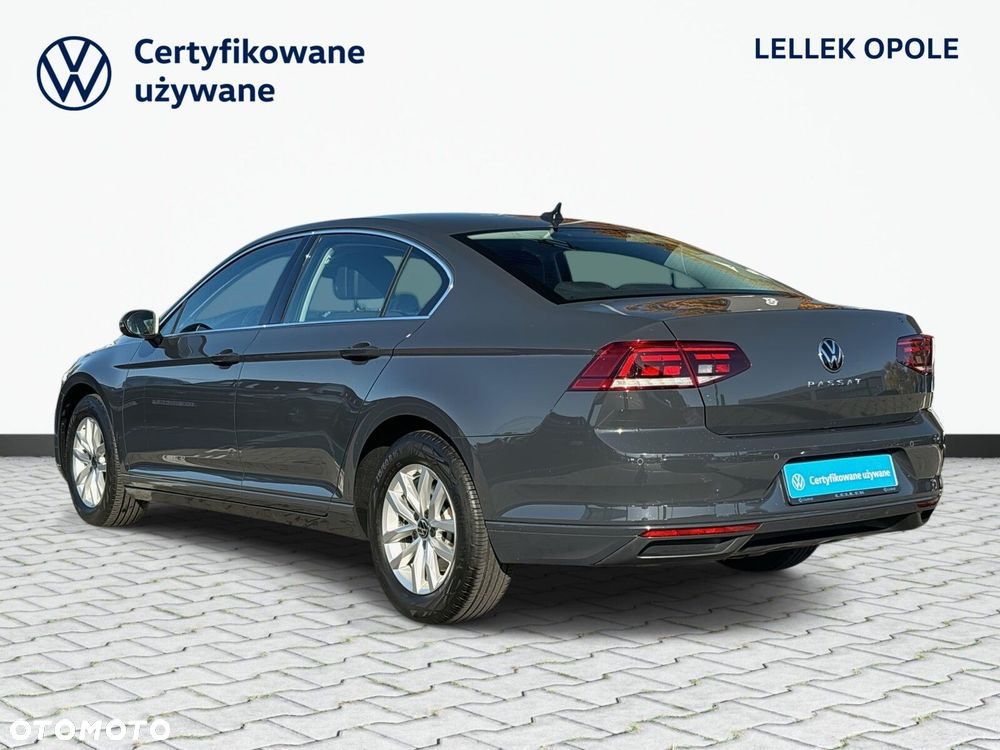 Volkswagen Passat - 8