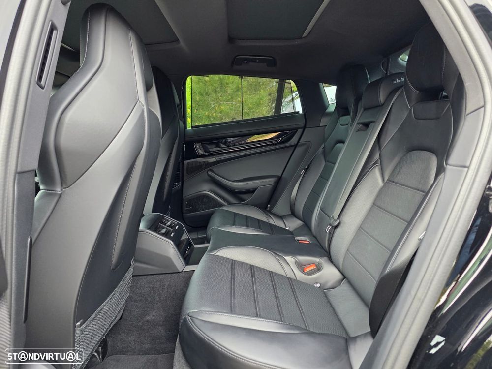 Porsche Panamera 4 E-Hybrid - 24