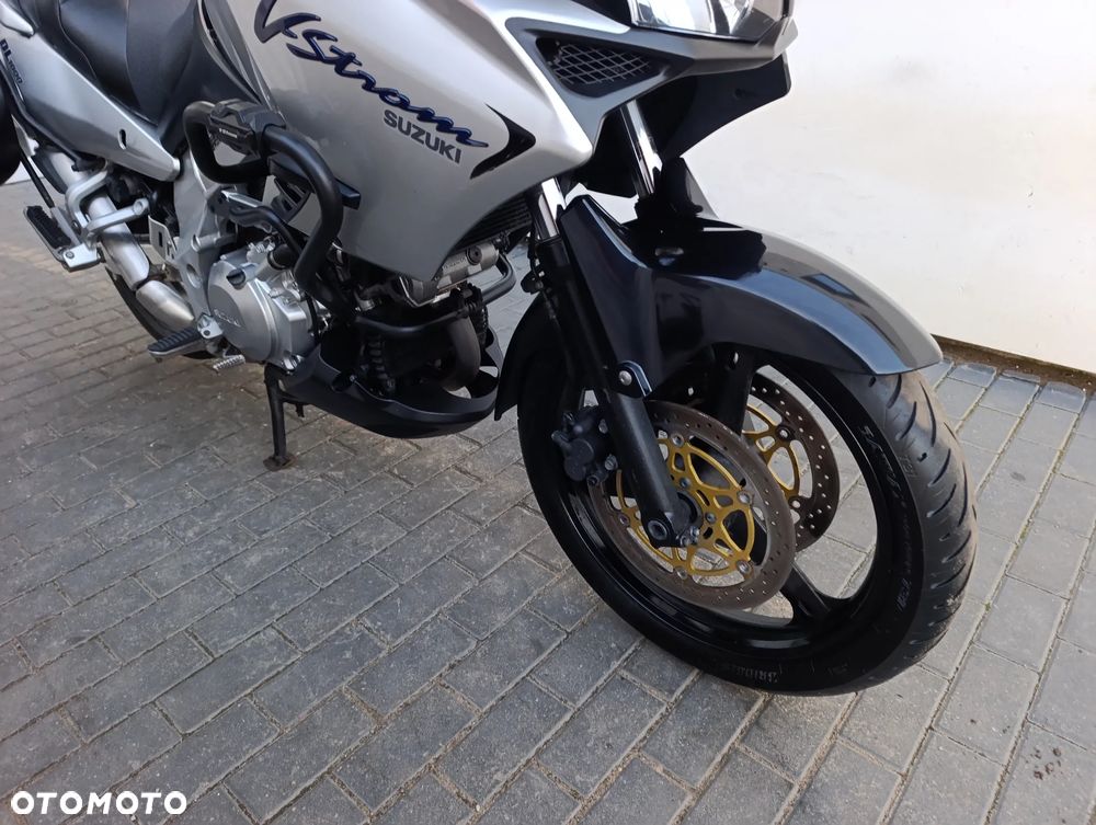 Suzuki V-STROM - 32