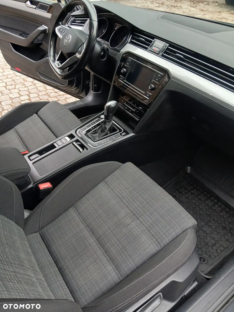 Volkswagen Passat - 9