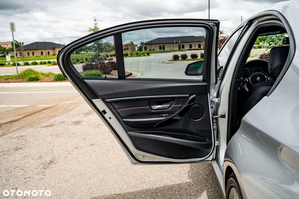 BMW Seria 3 330i Sport Line Shadow - 21