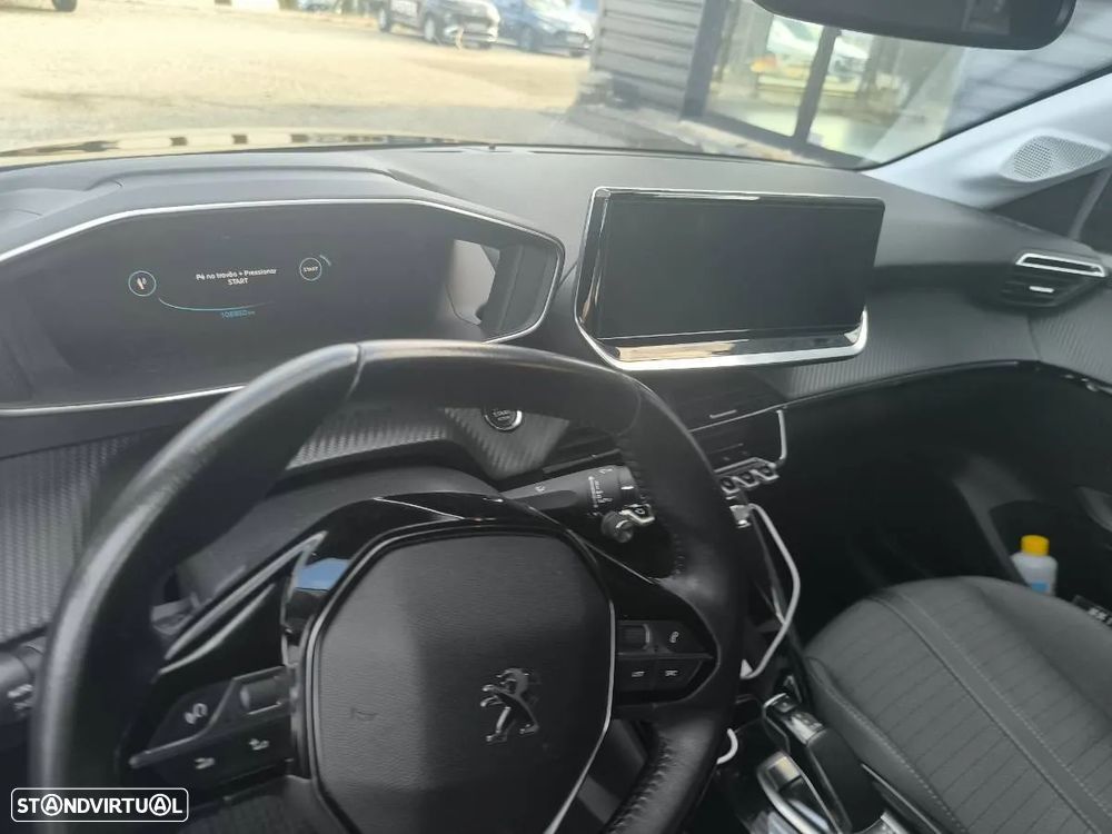 Peugeot e-208 - 8