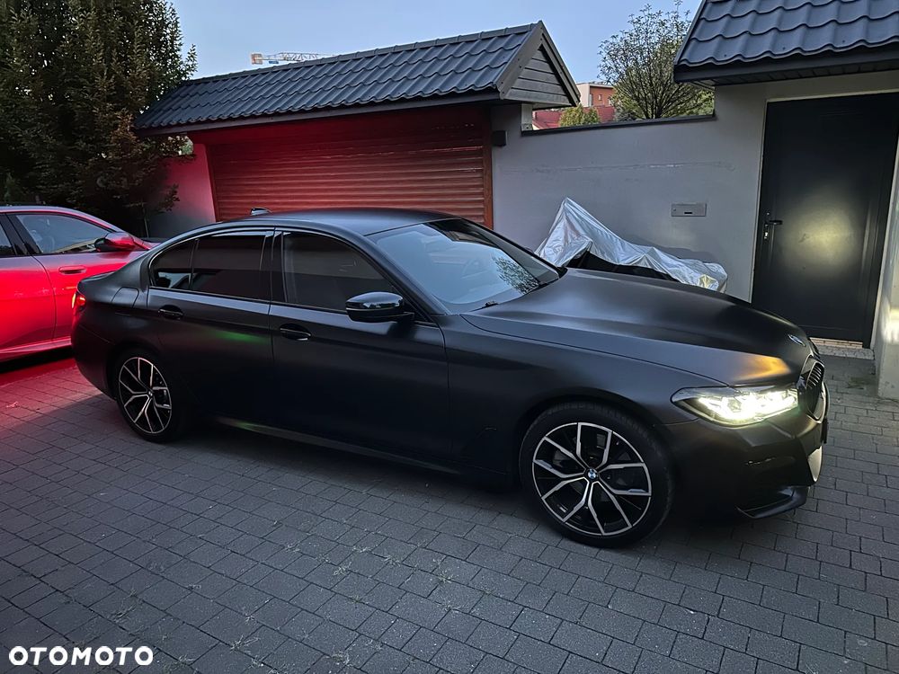 BMW Seria 5 520d xDrive MHEV - 11