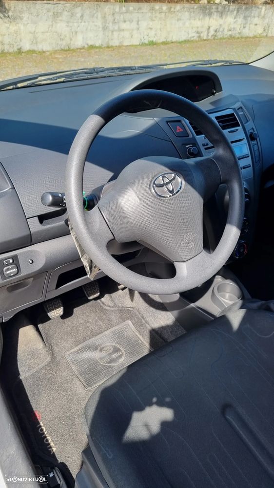 Toyota Yaris 1.0 VVT-i AC Manual+VSC - 14