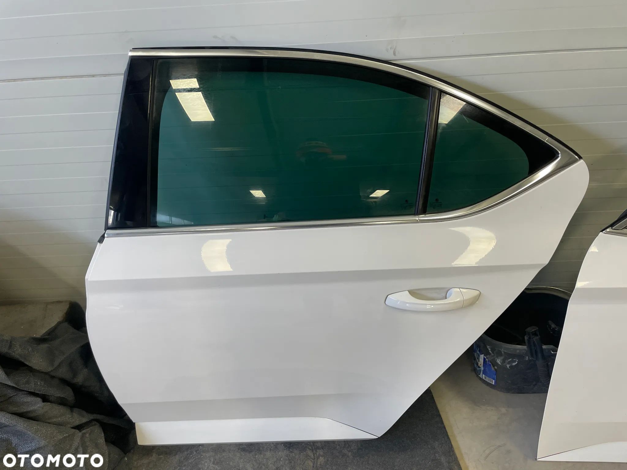 SKODA SUPERB III drzwi lewy tył w kolor pod miernik LF9E - 1