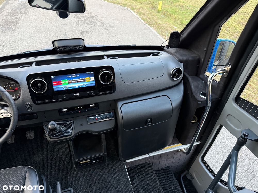 Mercedes-Benz Sprinter 519 - 23