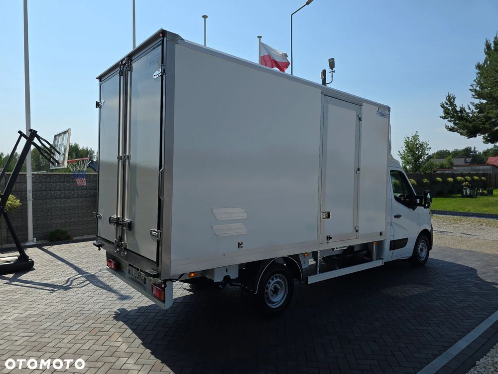 Renault MASTER KONTENER 8 PALET Dłu-4,31cm  Sze-2,11cm  Wys-2,26cm WZMOCNIONE TYLNE ZAWIESZENIE SILNIK 2.3 164KM 144 Tyś Km SERWIS DO OSTATNIEGO Km SALON POLSKA BOGATA OPCJA WYPOSAŻENIA LEDY HALOGENY TEMPOMAT FOTEL KIEROWCY PNEŁMATYCZNY KLIMATYZACJA NOWE OPONY MICHELIN - 8