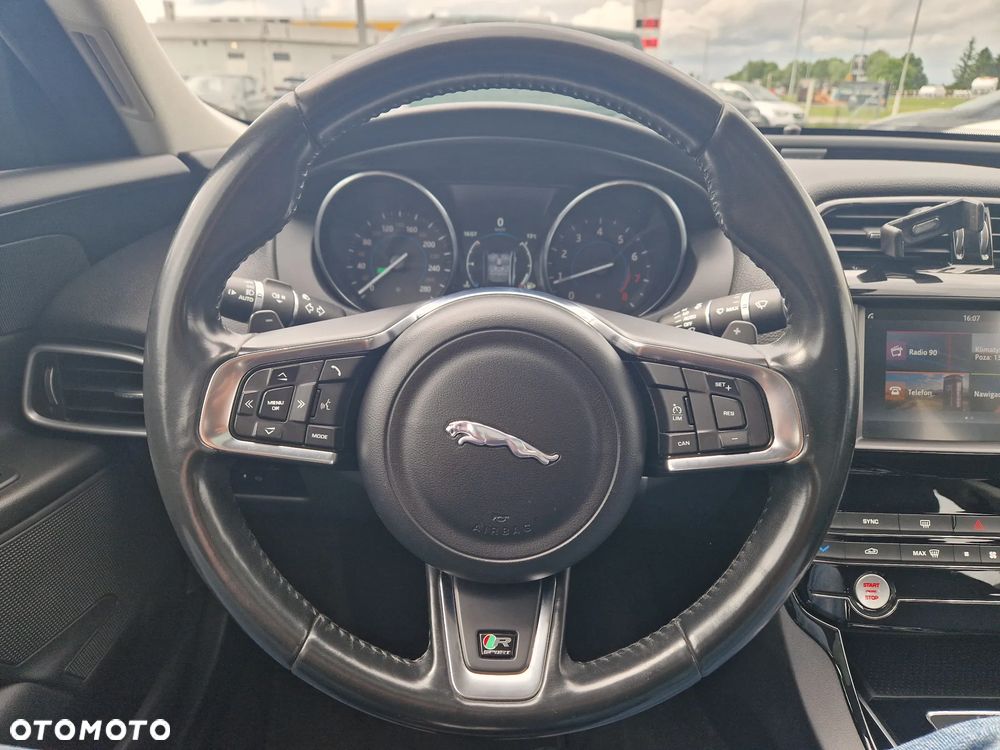 Jaguar XE - 13