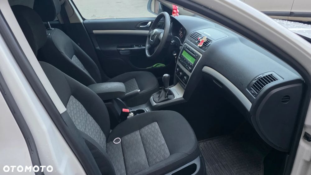 Skoda Octavia 1.6 - 10