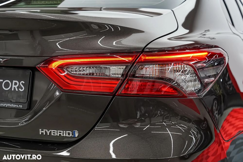 Toyota Camry Luxury - 26