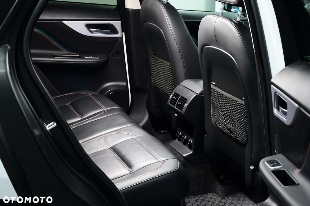 Jaguar F-Pace 2.0 i4D AWD R-Sport - 11