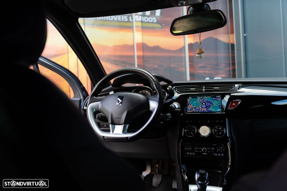 Citroën DS3 Cabrio 1.2 VTi Chic - 11
