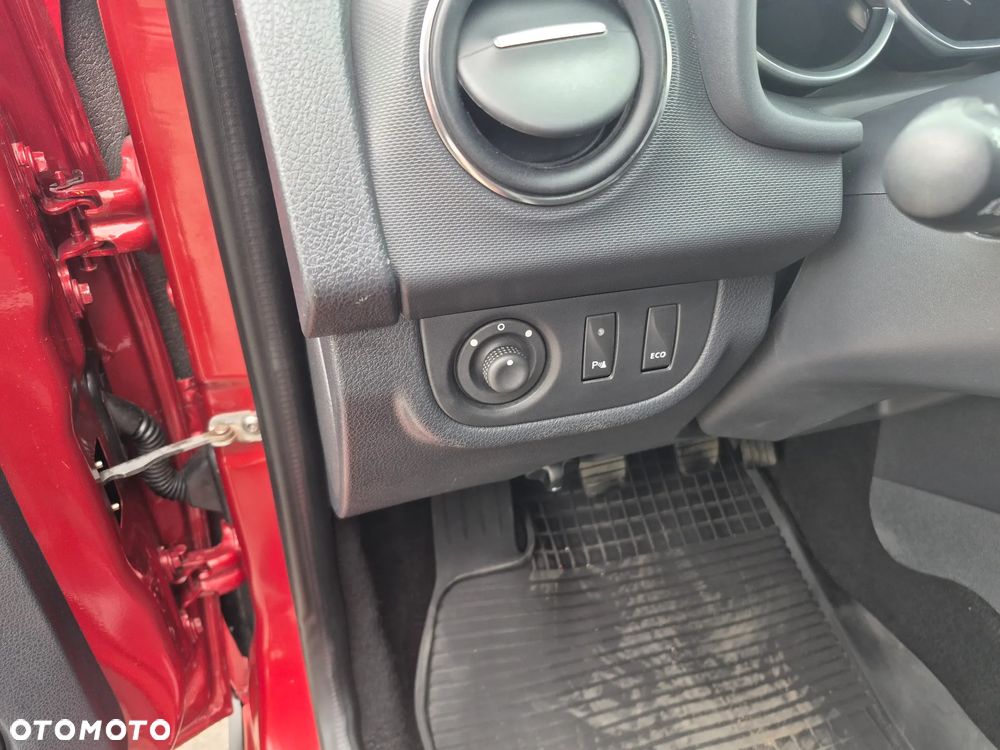 Dacia Sandero 0.9 TCe Laureate S&S EU6 - 15