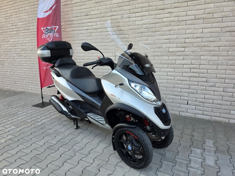 Piaggio MP-3 - 11