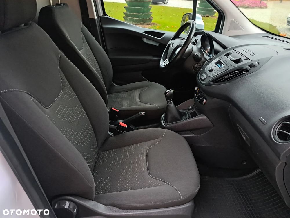 Ford Transit Courier - 18