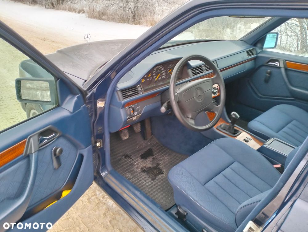 Mercedes-Benz Klasa E 200 T - 17