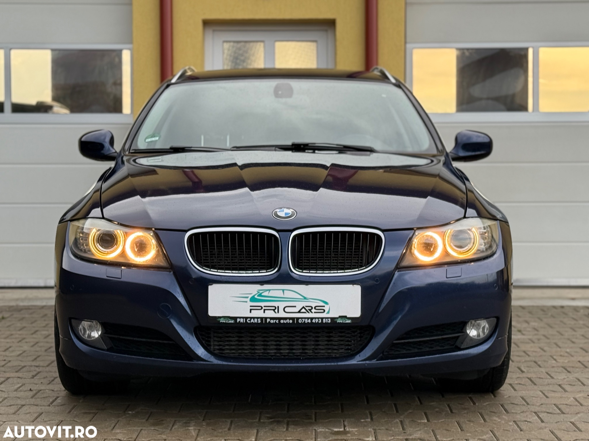 BMW Seria 3 320d Touring xDrive Aut. - 33