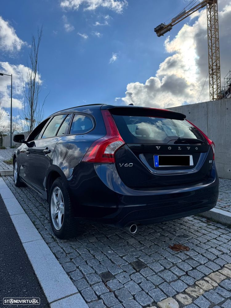 Volvo V60 2.0 D2 Kinetic - 2