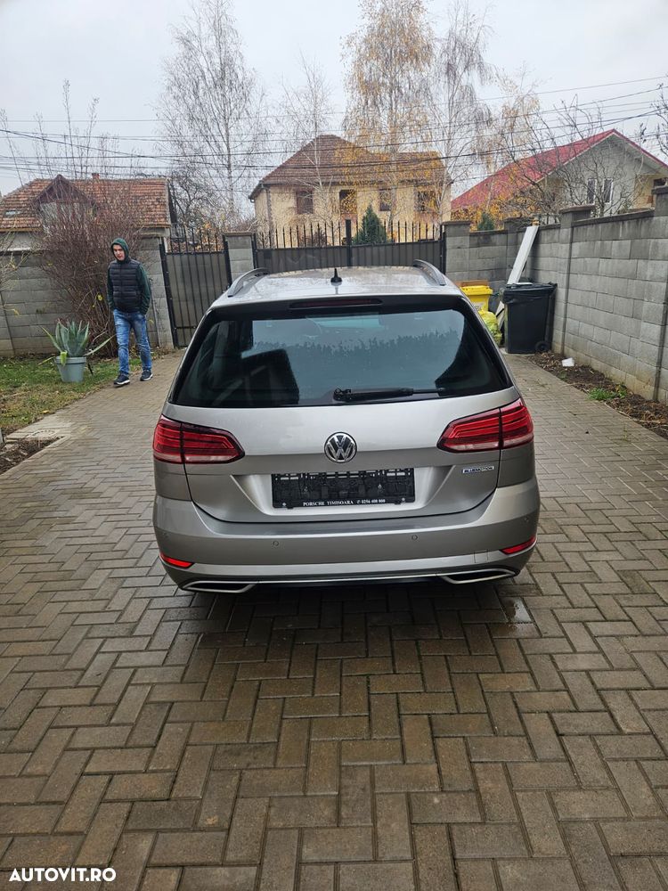 Volkswagen Golf - 6
