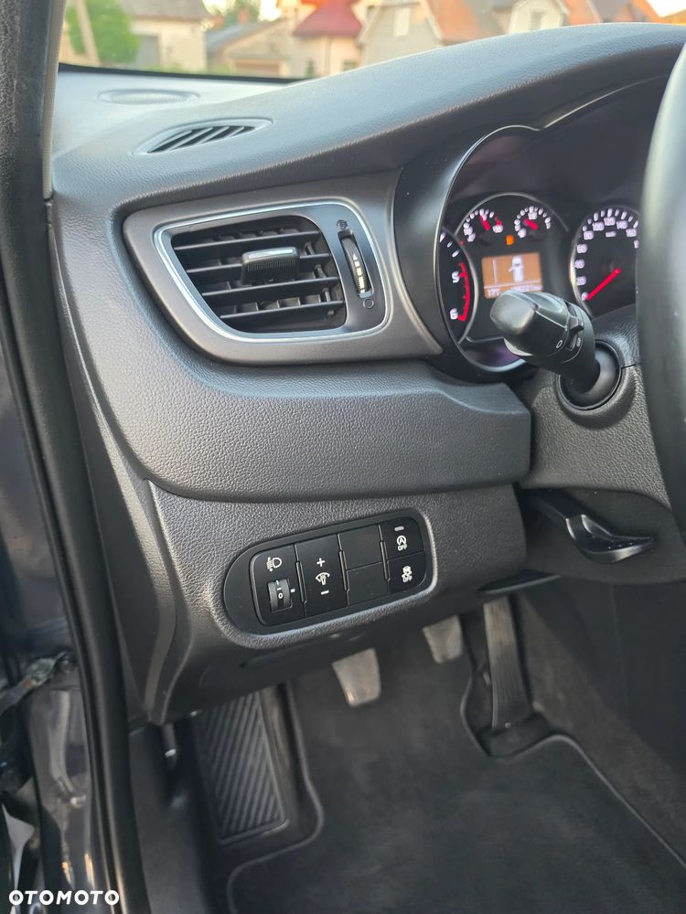 Kia Carens 1.7 CRDi XL 7os - 31