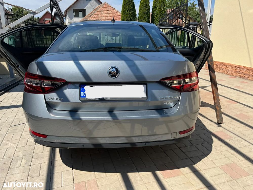 Skoda Superb 2.0 TDI DSG 4X4 Laurin & Klement - 5