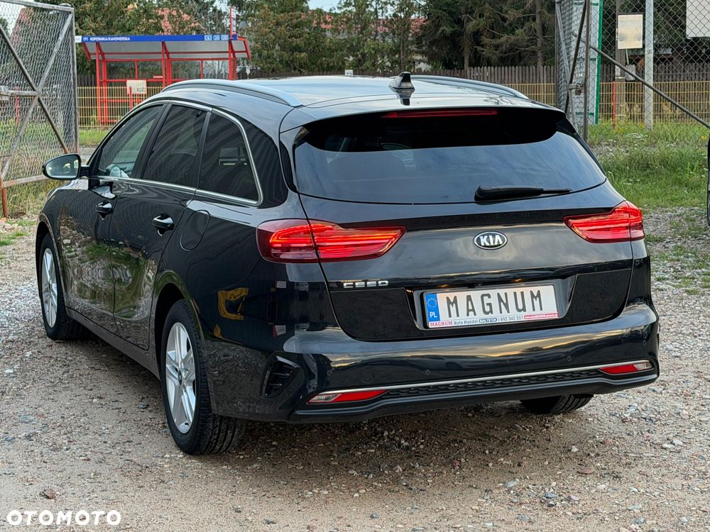 Kia Ceed 1.6 CRDi 136 ISG Dream-Team Edition - 36