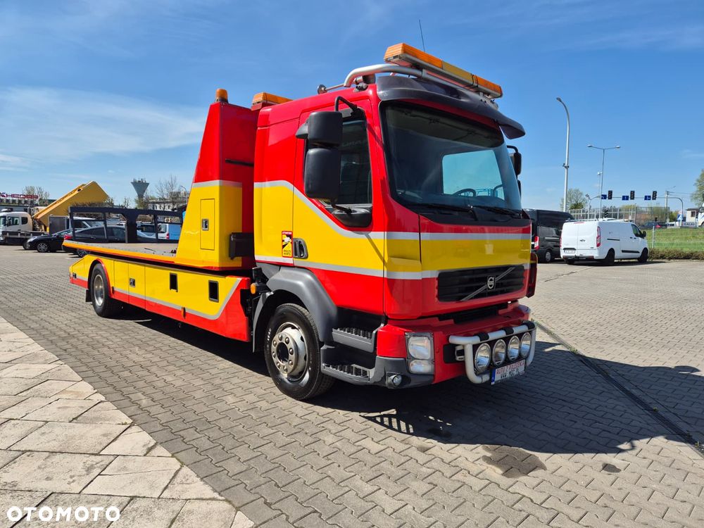 Volvo FL 230 4*2 / POMOC DROGOWA / RUCHOMA PLATFORMA / SERWISOWANY / NOWY SILNIK / BEZWYPADKOWY / 2 WCIĄGARKI / DUŻA KABINA - 6