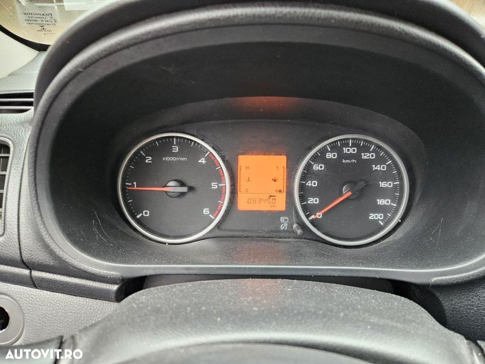 Mitsubishi L200 Double Cab M/T Invite - 32