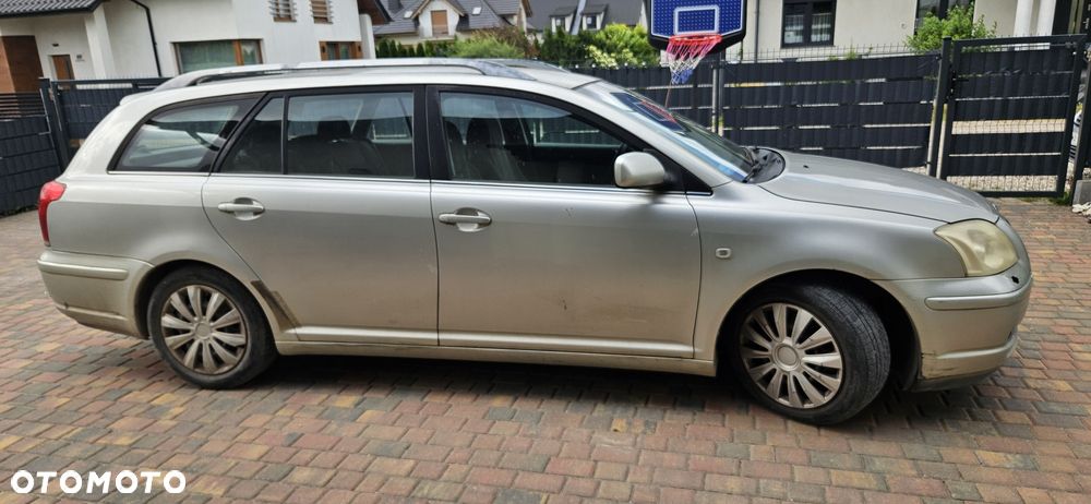 Toyota Avensis - 2