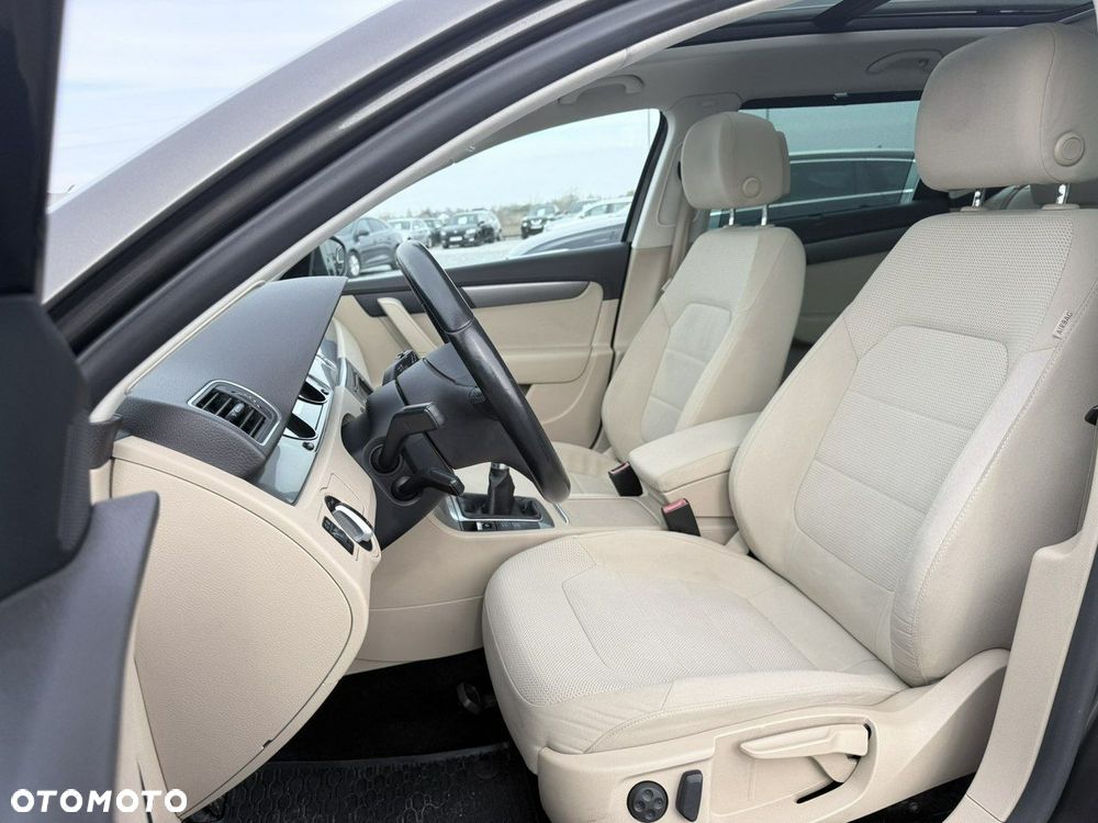 Volkswagen Passat - 26