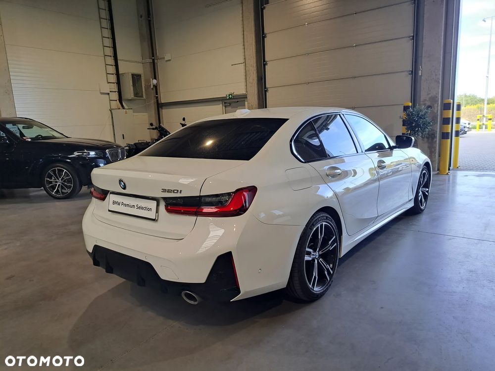 BMW Seria 3 320i M Sport - 8