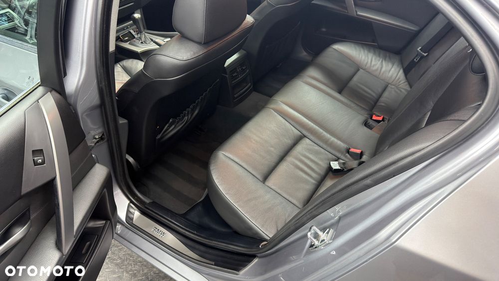 BMW Seria 5 525i - 23