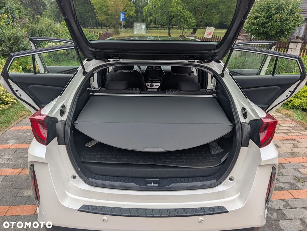 Toyota Prius Hybrid Solar - 19