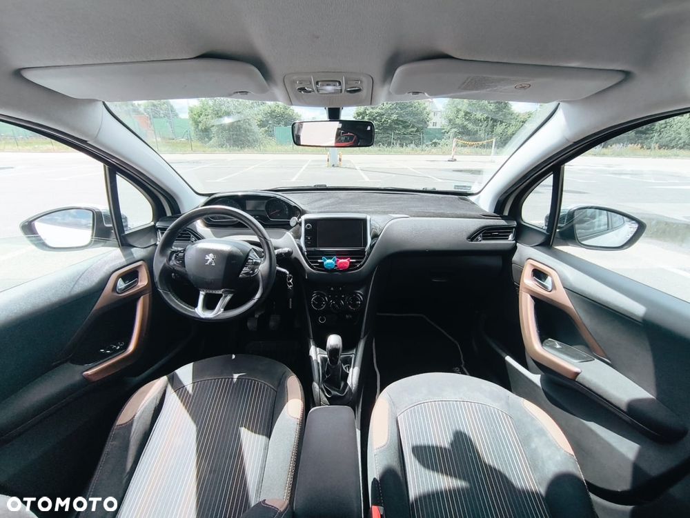 Peugeot 208 - 5