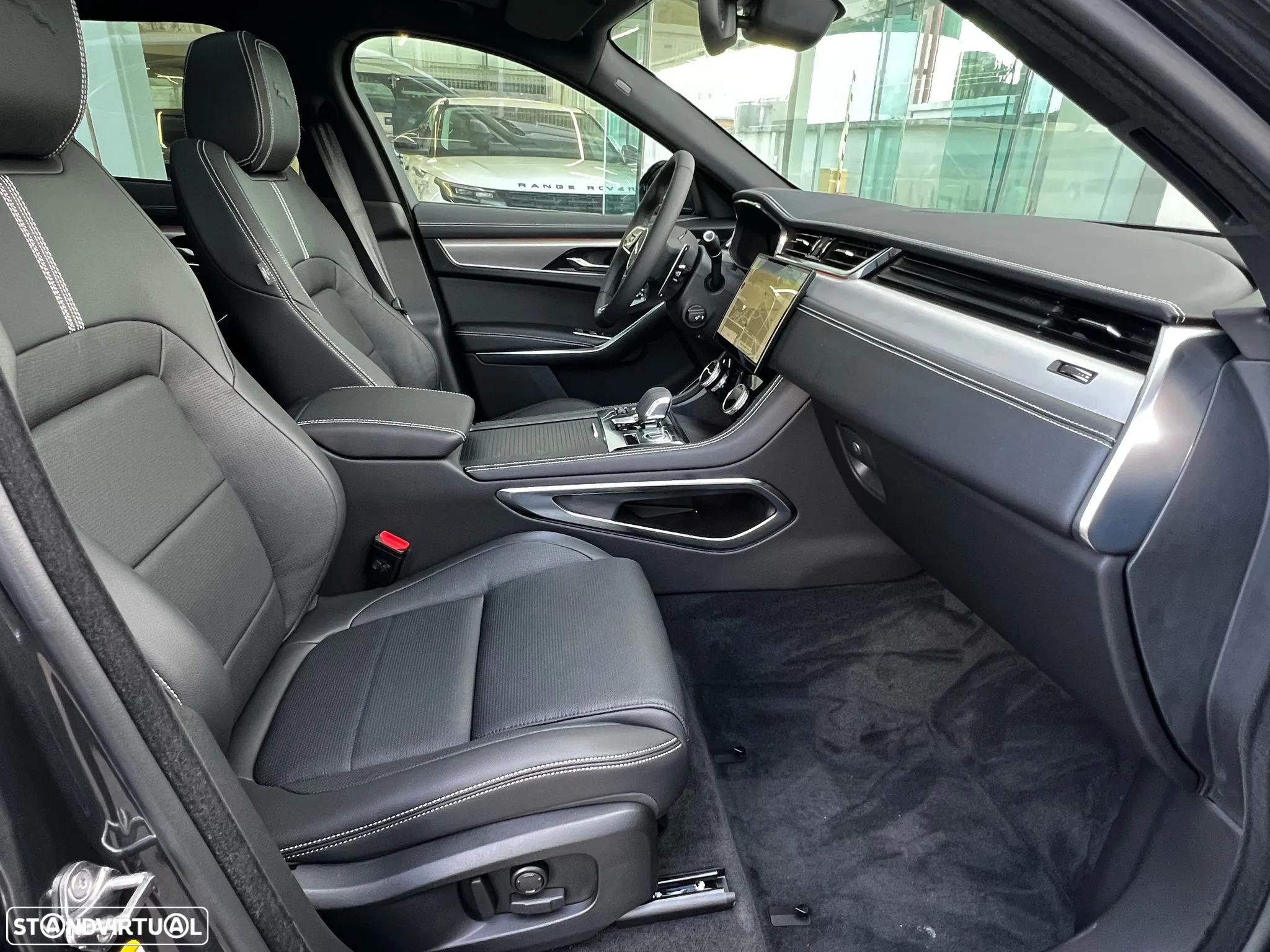Jaguar F-Pace 2.0 P400e AWD R-Dynamic S - 8