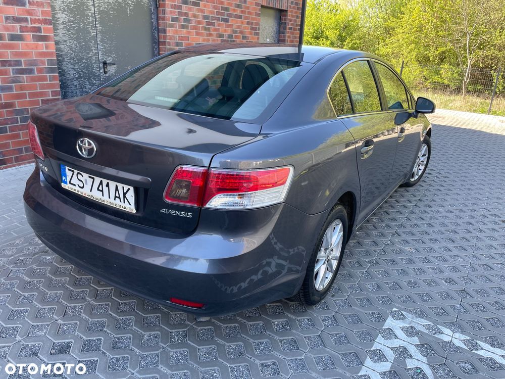 Toyota Avensis - 6