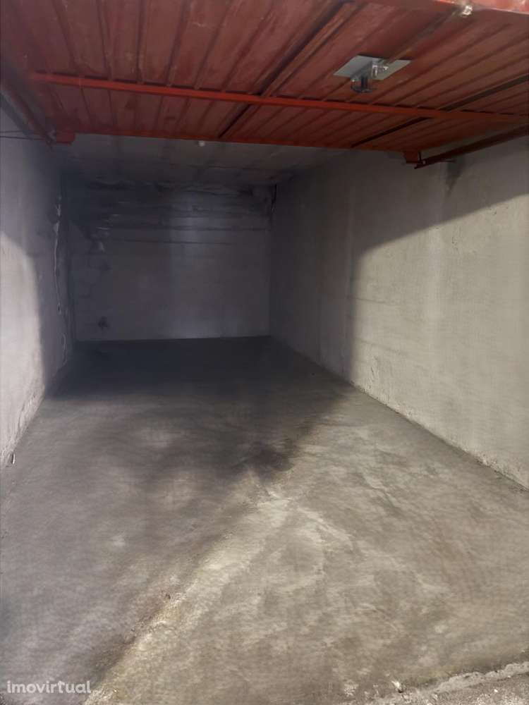 Garagem Individual / Armazém - Rua do Brasil C/ Eletricidade Própria - Grande imagem: 3/12