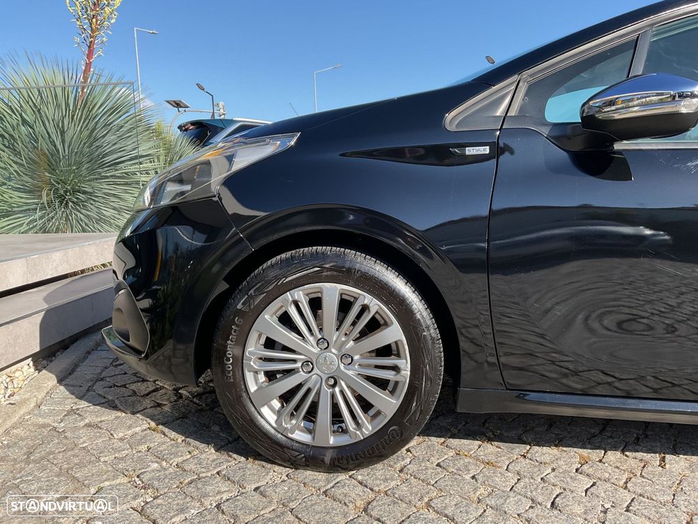 Peugeot 208 1.2 PureTech Style - 17