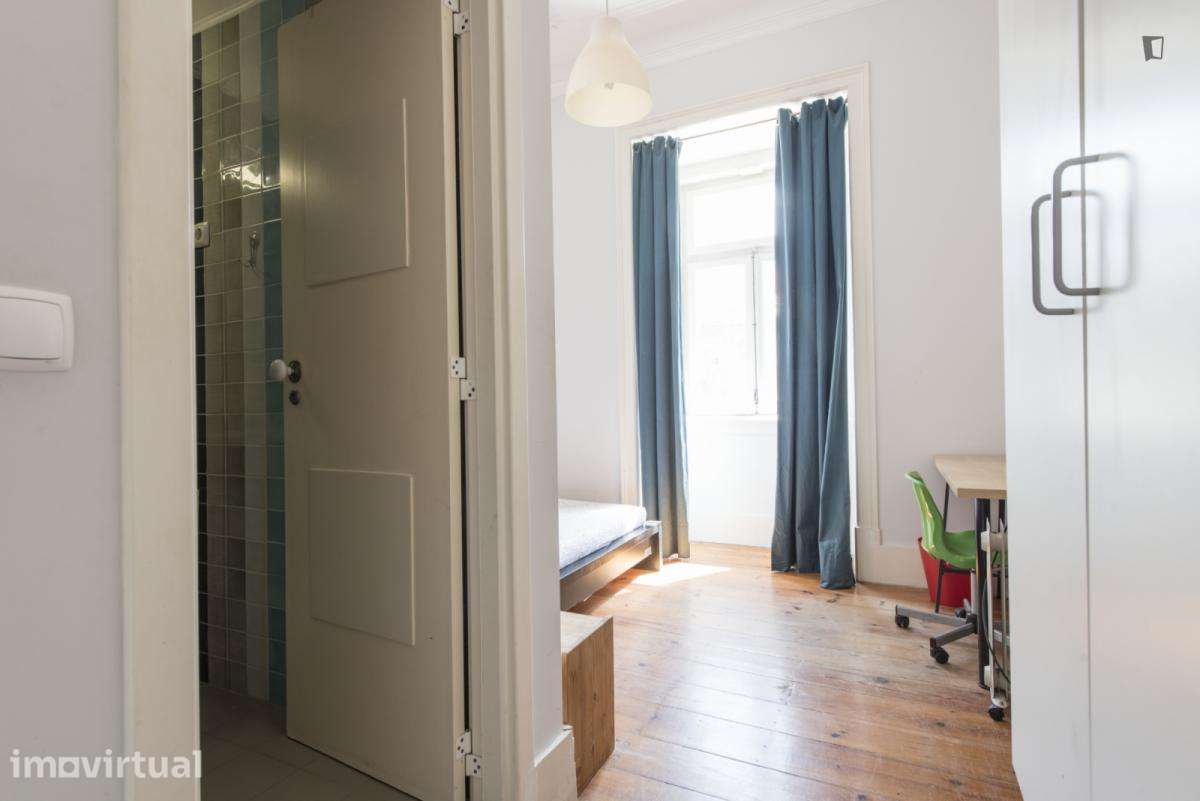 Quarto - localizado em Intendente Lisbon - Grande imagem: 3/18