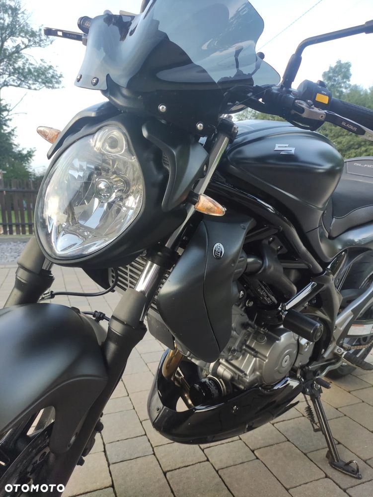 Suzuki Gladius - 4