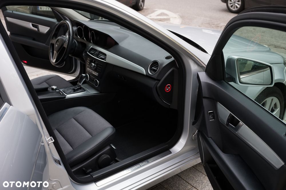 Mercedes-Benz Klasa C 180 7G-TRONIC - 13