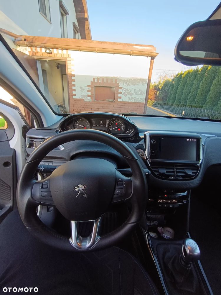Peugeot 2008 1.2 Pure Tech GPF Signature S&S - 9