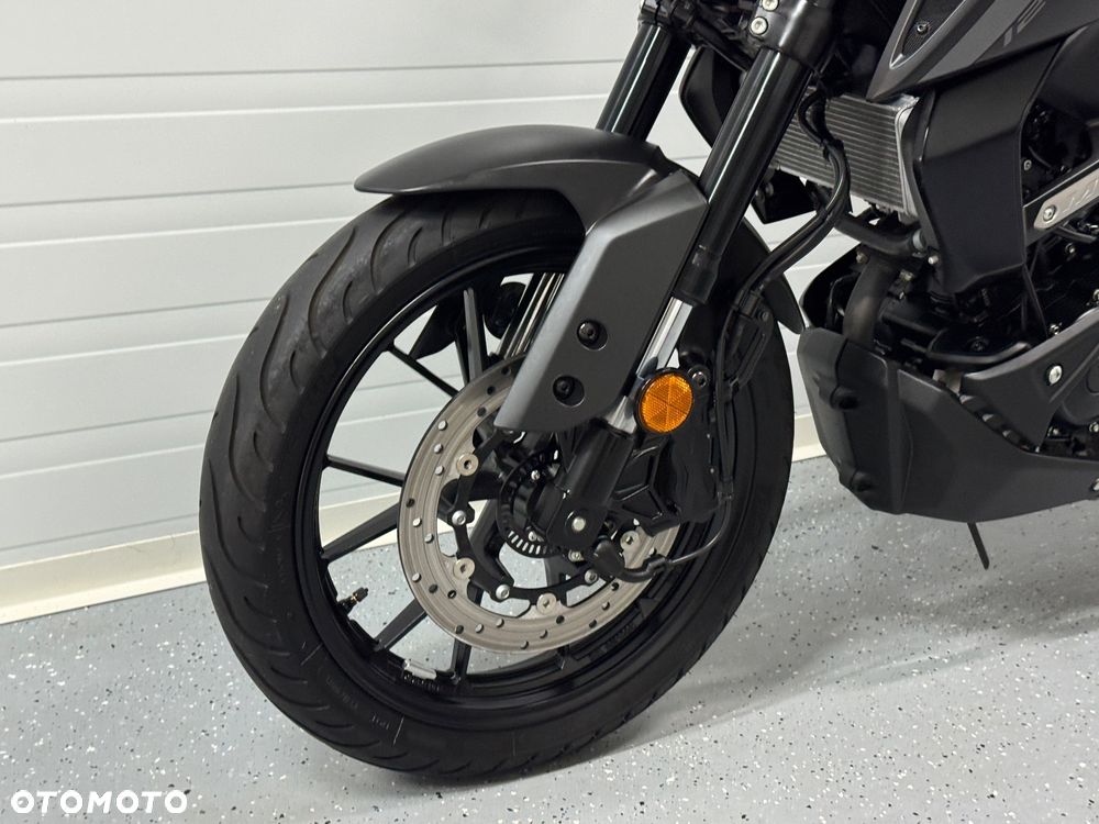 Yamaha MT - 24