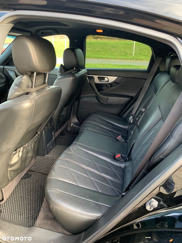 Infiniti QX70 - 9