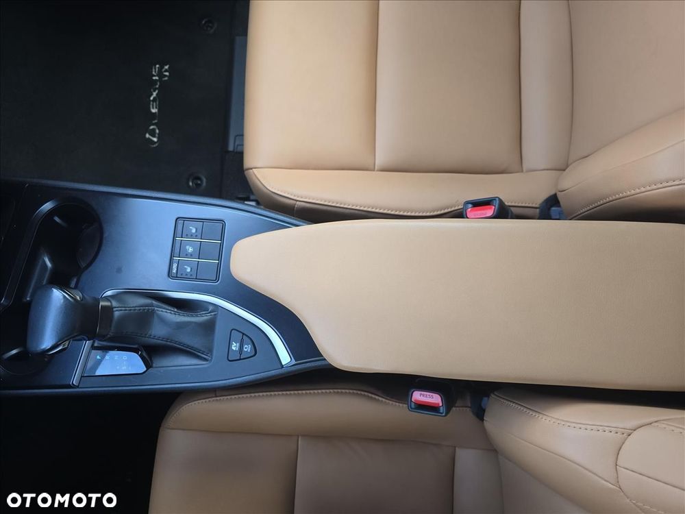 Lexus UX - 18